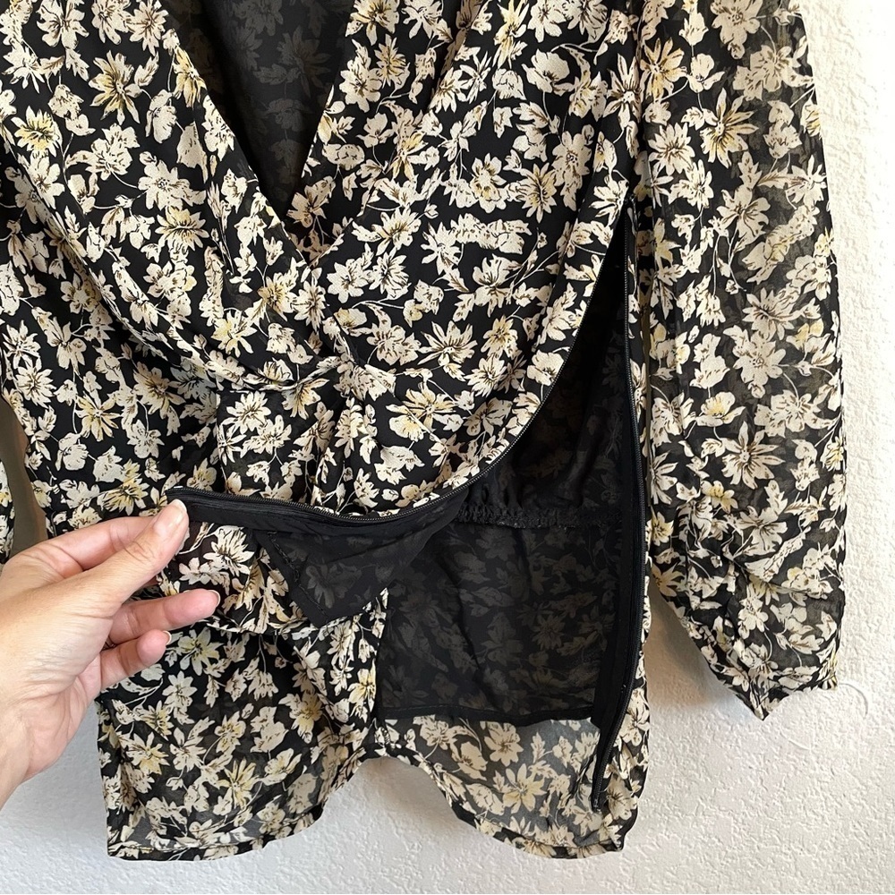 ASTR Black Floral Wrap Front Black Yellow Floral Long Sleeve Top Blouse Size Med - Picture 5 of 10